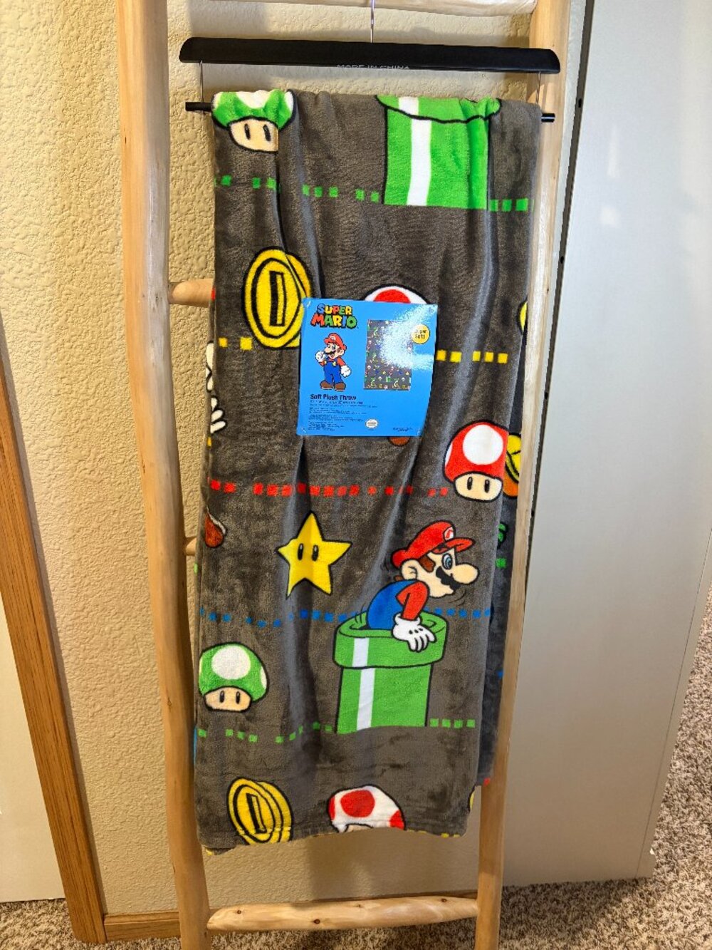 Super Mario Plush Throw Blanket Nintendo Mario Yoshi 50x70 NWT
